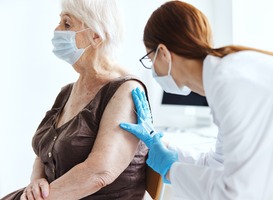 Kinkhoest en mazelen ook gevaarlijk voor ouderen: waar zijn hun vaccinaties? 